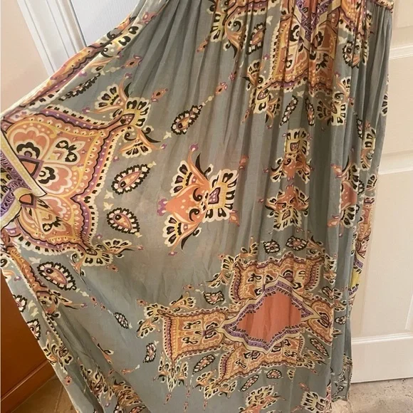 America and Beyond green medallion print Maxi Dress - Picture 4 of 10